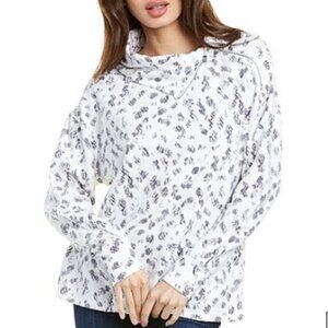 Vince Camuto Snake Top/Sweater-NWT-SMALL